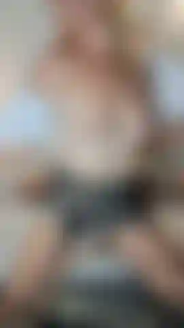 Careese esguicha sodomie e orgasmo.