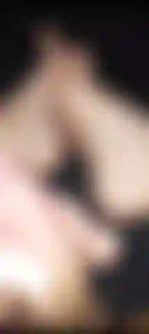 Me masturbando e gemendo até gozar nas solas dos pés (unhas dos pés nuas).