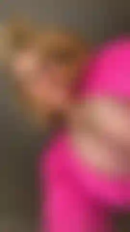 Transando com meu vibrador na posição cowgirl e brincando com meus peitos grandes.