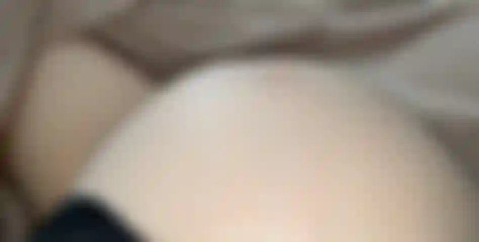 Essa barriga enorme e redonda é exatamente o que você tem fantasiado em segredo — pele esticada, curvas suaves, e tão pesada que mal consigo escondê-la. Guardei cada movimento lento, cada toque suave só para me ver mostrar tudo direitinho 😉.