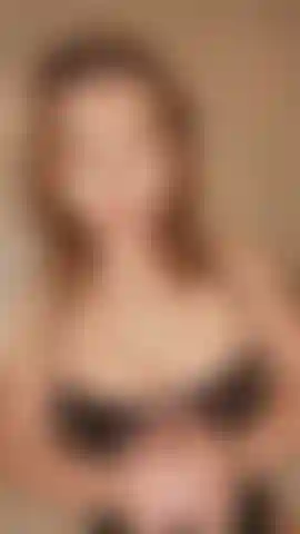 Tenho seu pau enrolado com força na minha mão e não vou soltar até você gozar olha como eu deslizo para cima e para baixo, aperto do jeito certo, trabalho você devagar e depois rápido até você estar latejando. Eu sei exatamente como você gosta firme, molhado e implacável . Desbloqueie agora vou ordenhar cada gotinha de você 🤤.