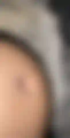 Só minha barriga redonda, firme e parecendo ainda mais tentadora hoje 😏.