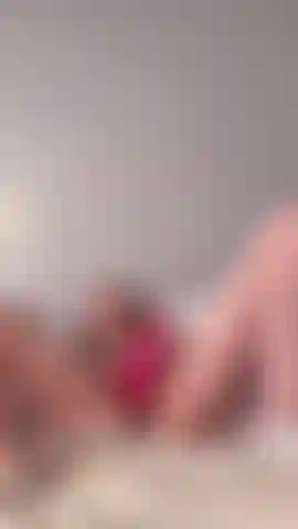 Assista-me ter um orgasmo enquanto uso meu vibrador wand.