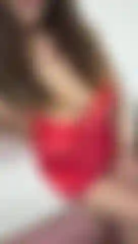 Mulher gostosa e sexy de vermelho para você!
